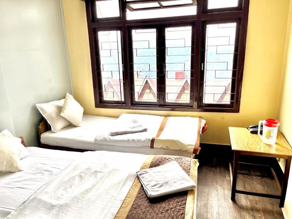 Hotel Red Rose Gangtok Exteriör bild