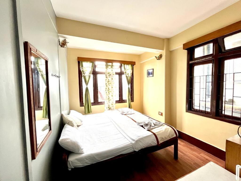 Hotel Red Rose Gangtok Exteriör bild